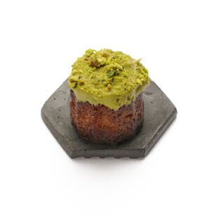 Kanelė su pistacijomis