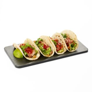 Tacos su lašišos tartaru / 1 vnt.
