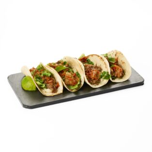 Tacos su plėšyta kiauliena / 1 vnt.