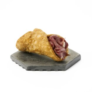 Cannoli su antienos prosciutto ir figų džemu / 1 vnt.